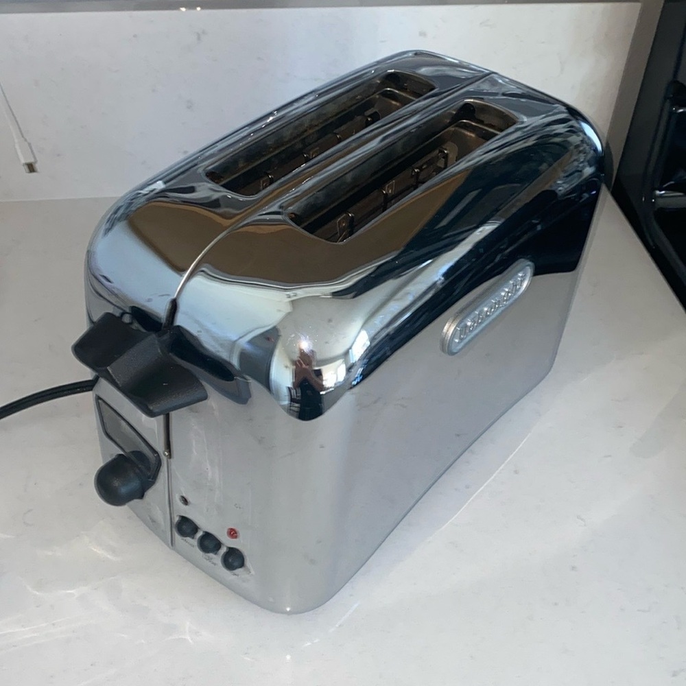 DeLonghi Toaster CT200 2-Slice Wide Slot Bagel Defrost Stainless Steel Read